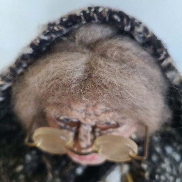 Vintage Artisan OOAK Handcrafted Old Woman Peddler Doll With Treasures And Stand - Picture 14 of 15